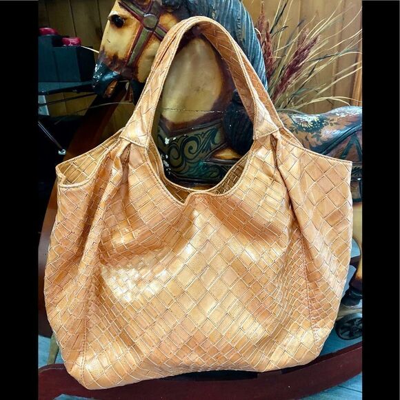 Nice roomy bag by New Directions - Picture 1 of 5